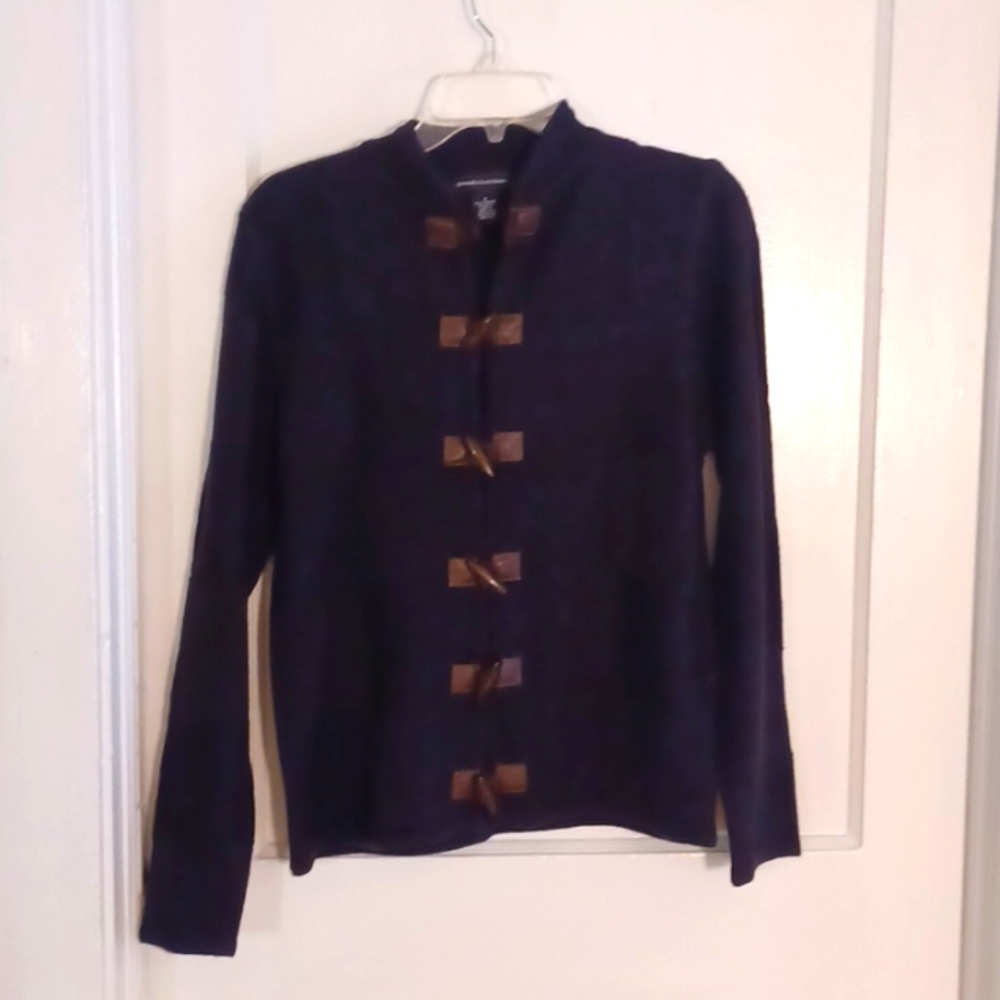 Good condition sweater black woman size small